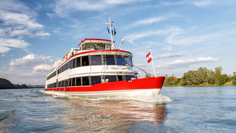 GroßeWachaufahrt(c)DDSG_Christian Waeckinger, © DDSG/Christian Waeckinger Schiff auf Donau