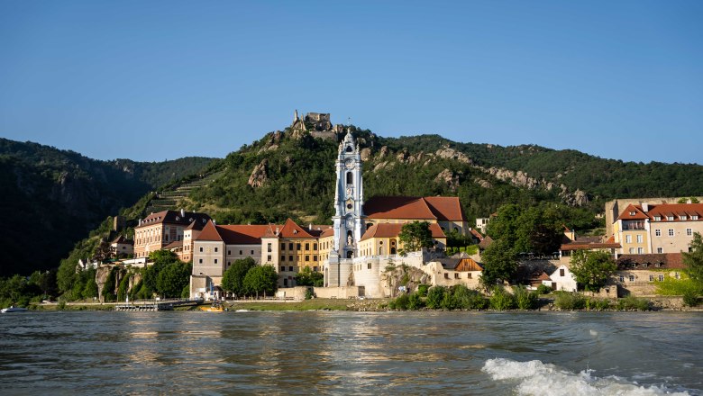 Stift Dürnstein, © Robert Herbst Stift Dürnstein vom Wasser aus